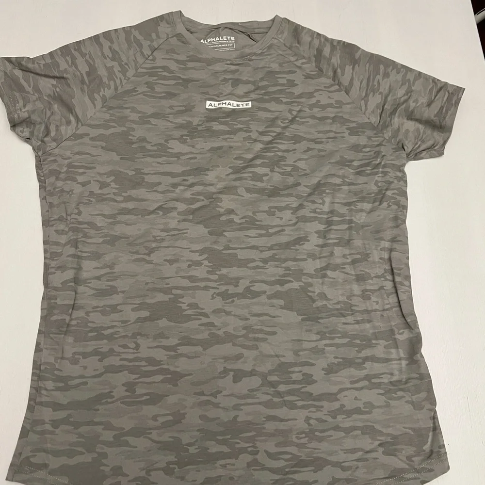 Alphalete tee - Picture 1 of 3